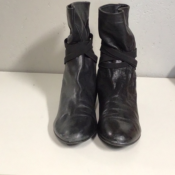 Stuart Weitzman Elastic strap bootie, wedge heel - Picture 1 of 10